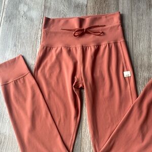 NWOT Vuori xs daily leggings